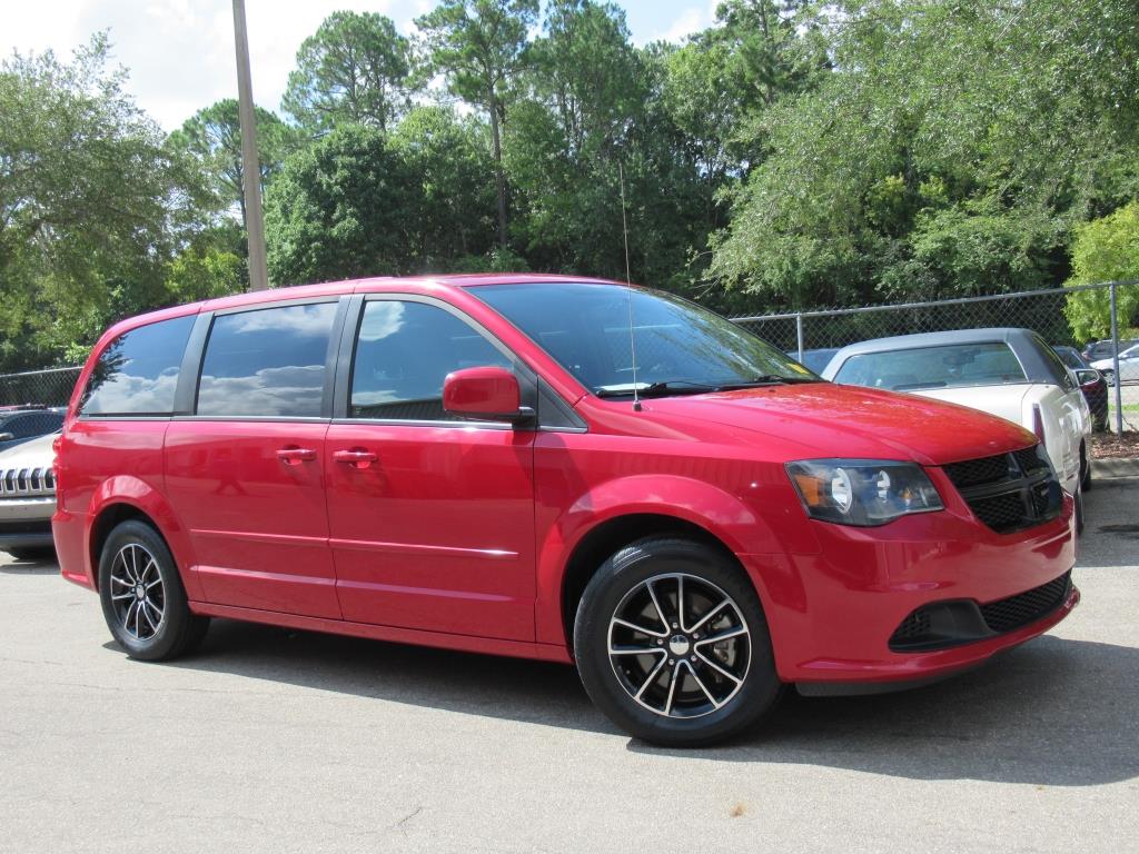 Used 2015 Dodge Grand Caravan SE with VIN 2C4RDGBG3FR704190 for sale in Gainesville, FL