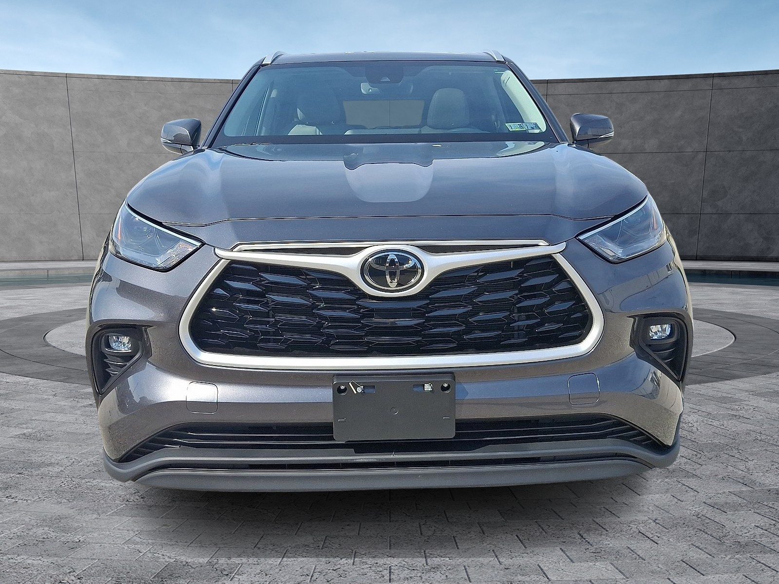 2023 Toyota Highlander XLE photo 3
