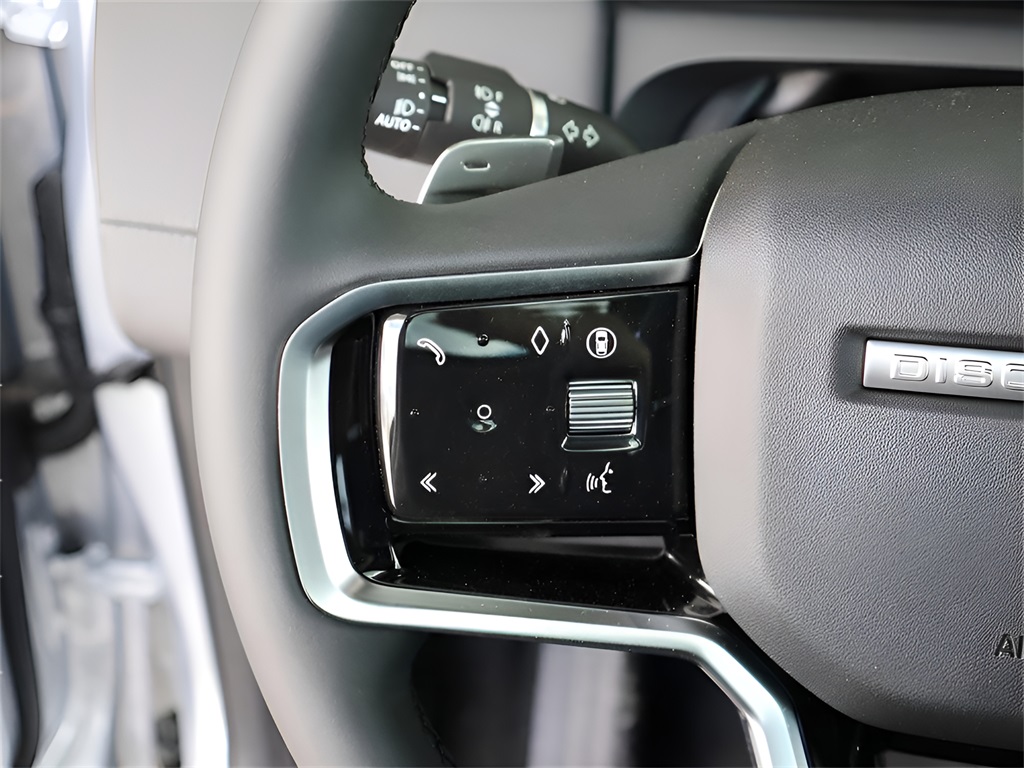 2025 Land Rover Discovery Sport SE photo 29