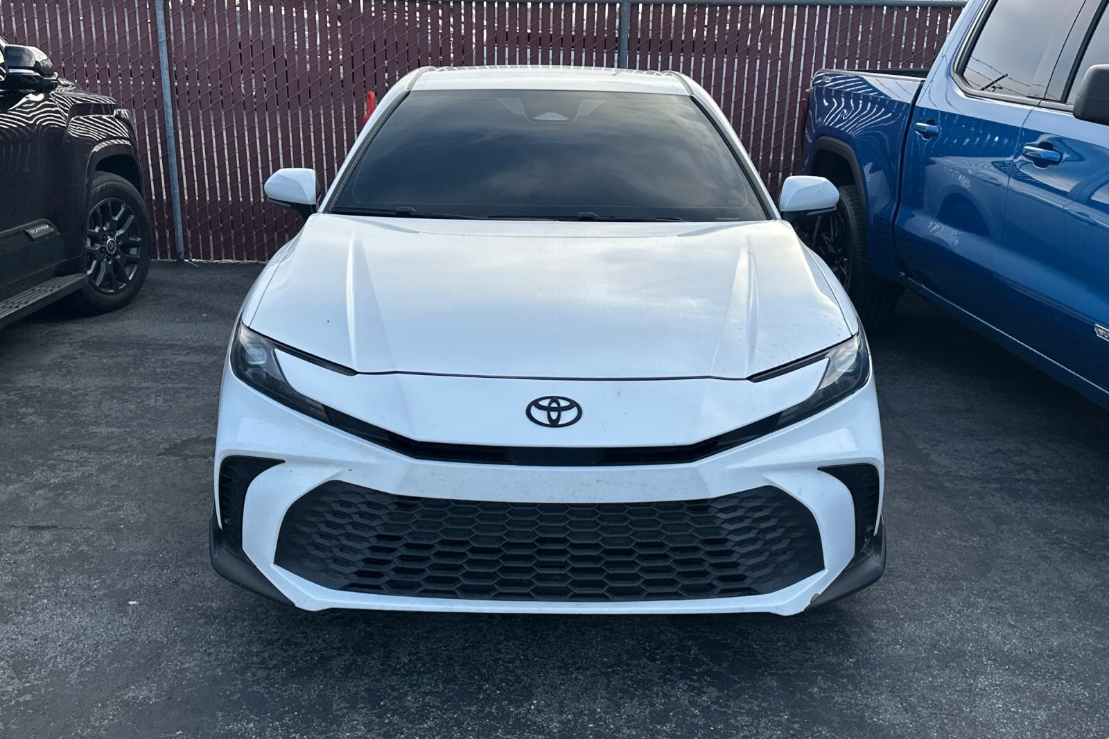 2025 Toyota Camry SE photo 4