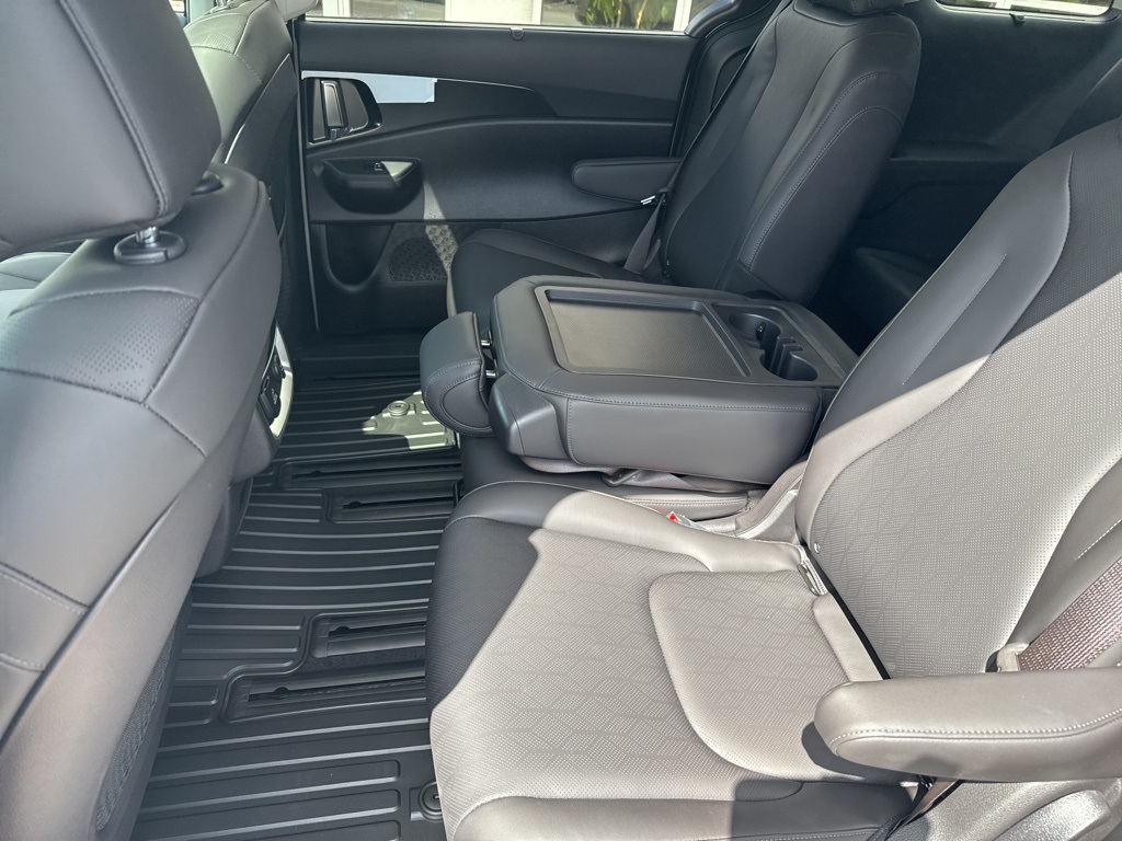 2025 Kia Carnival SX photo 24