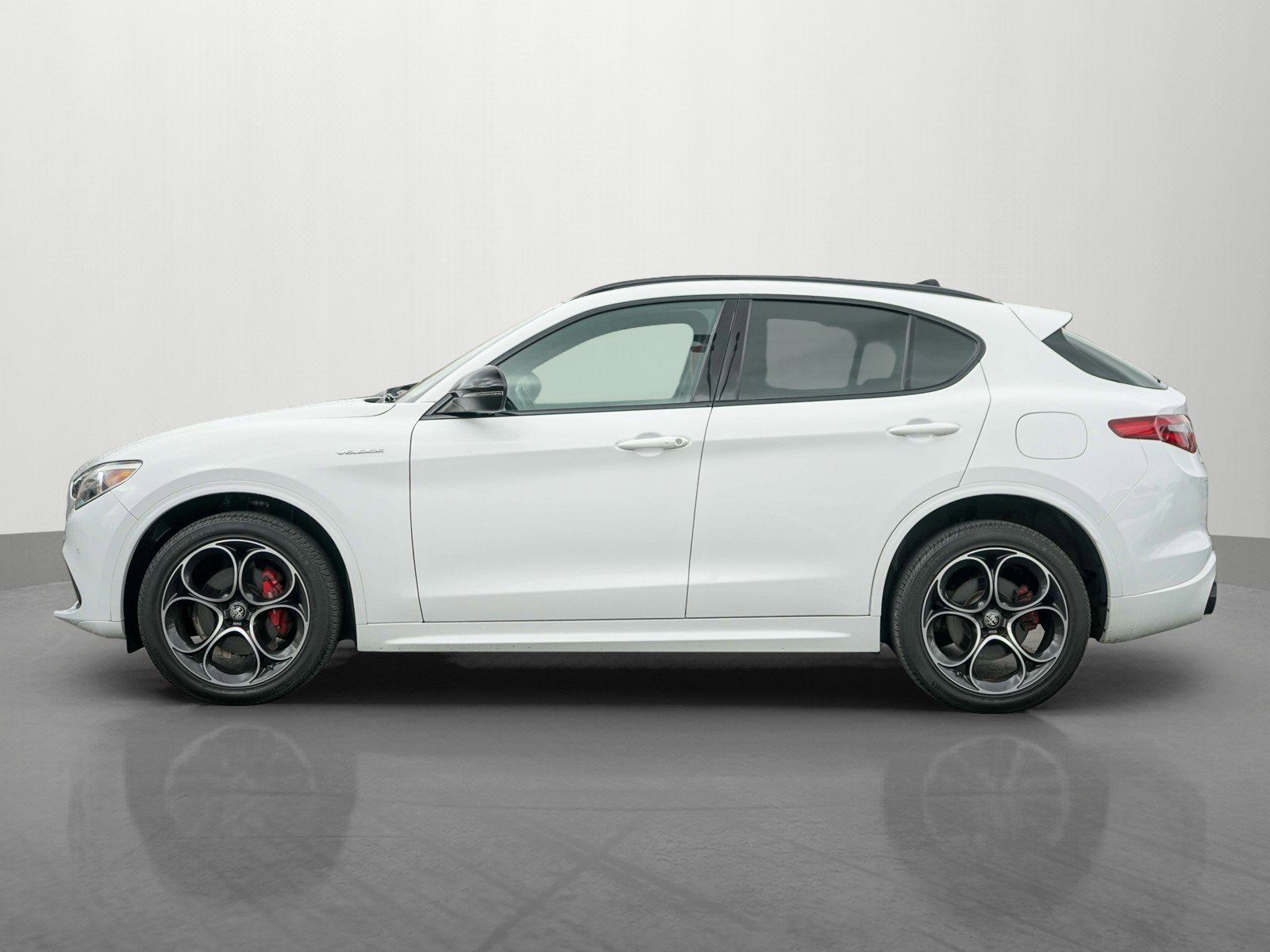 2023 Alfa Romeo Stelvio Ti photo 4