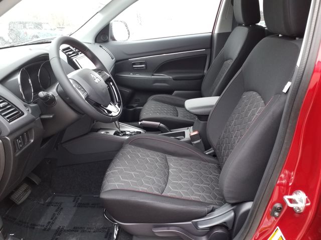 2025 Mitsubishi Outlander Sport LE photo 8