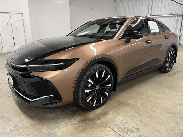 2025 Toyota Crown Platinum photo 3