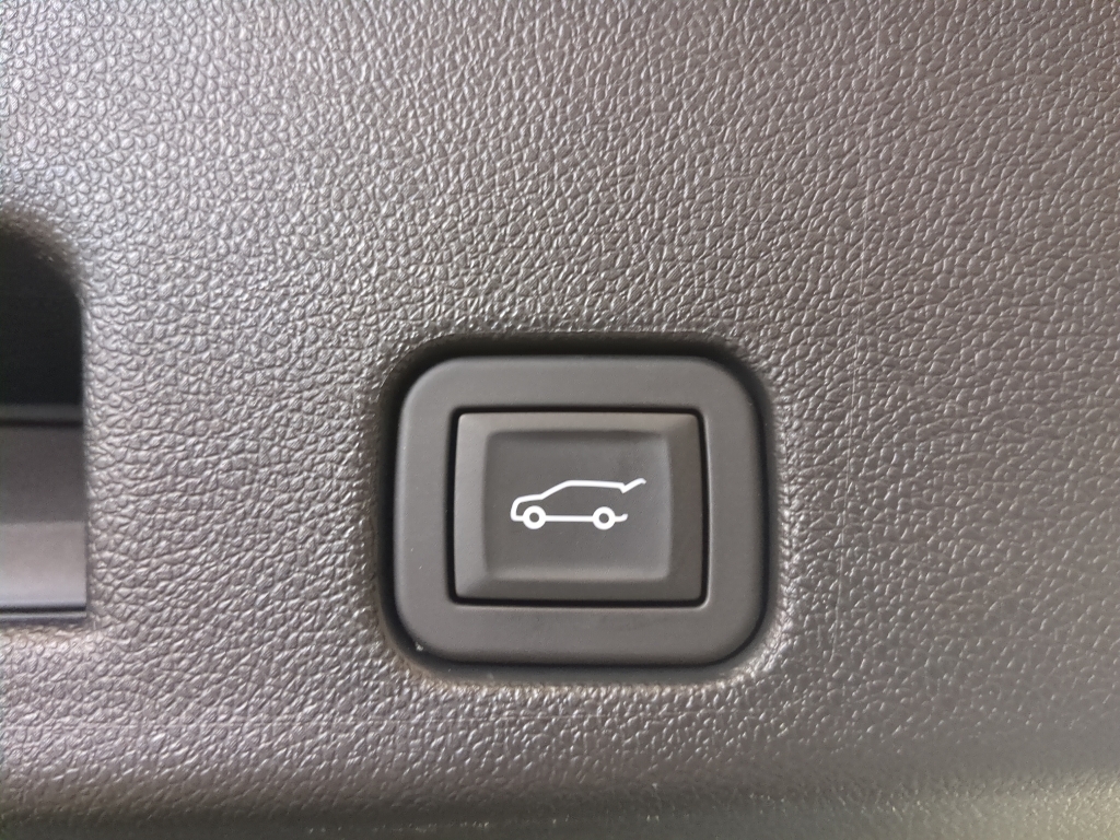 2025 Chevrolet Traverse photo 14