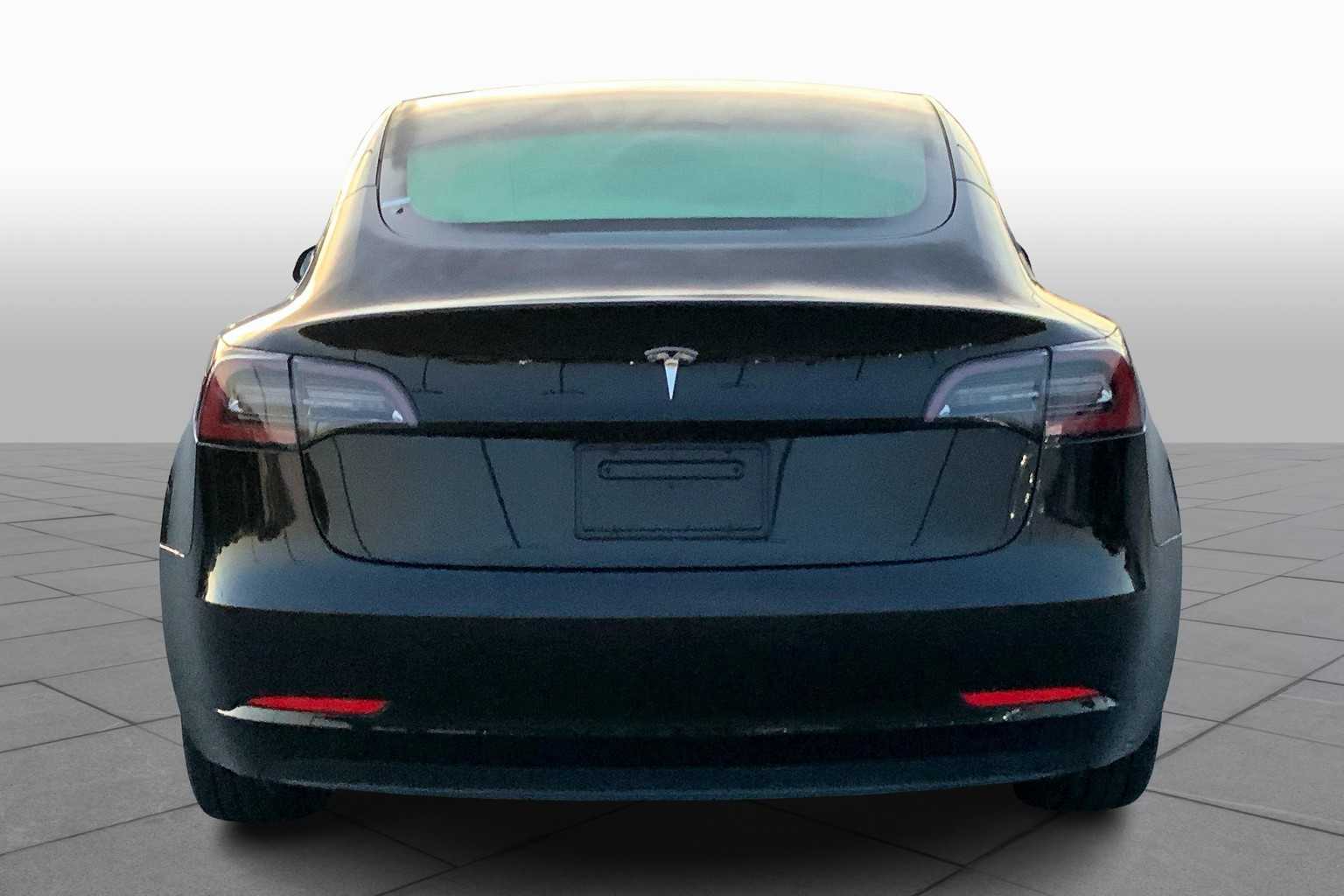 2023 Tesla Model 3 photo 4