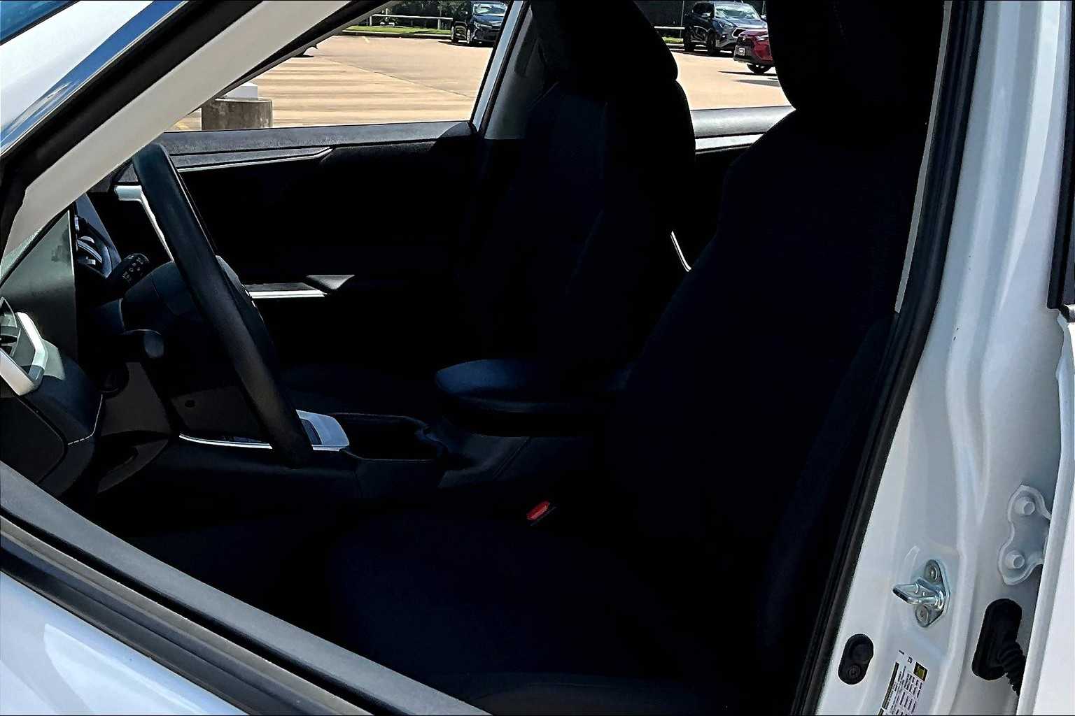 2024 Toyota RAV4 LE photo 7
