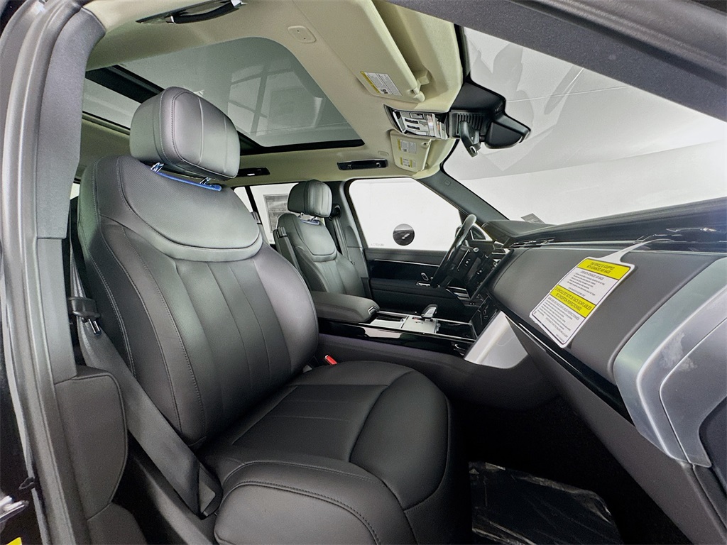 2025 Land Rover Range Rover SE photo 25