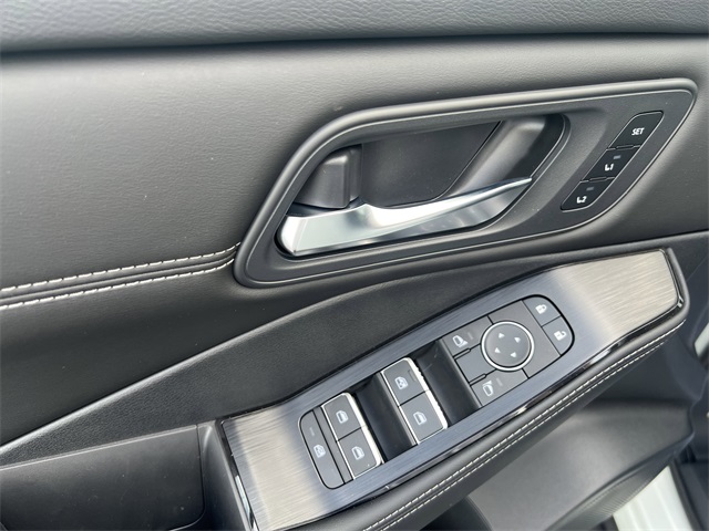 2025 Nissan Rogue SL photo 10