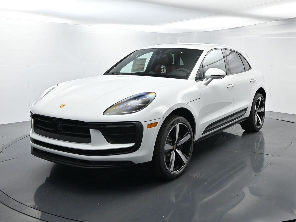 2026 Porsche Macan T photo 25