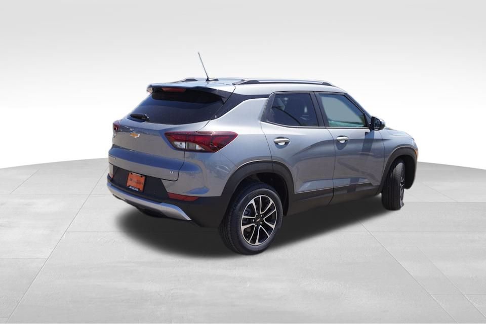2025 Chevrolet Trailblazer LT photo 2