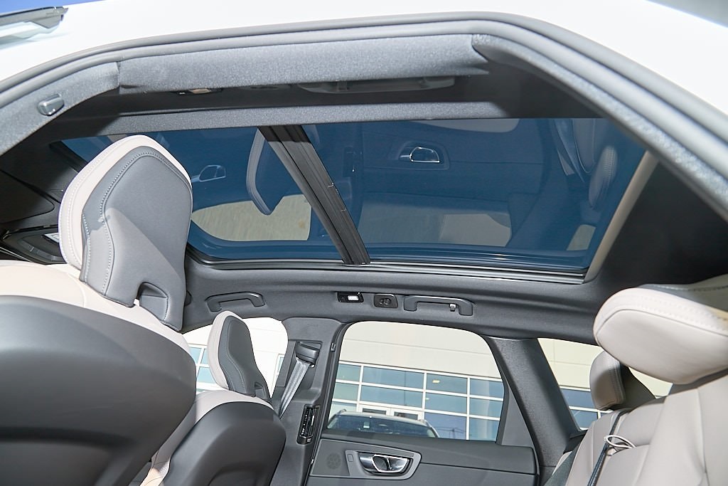 2026 VOLVO XC60 - Image 20