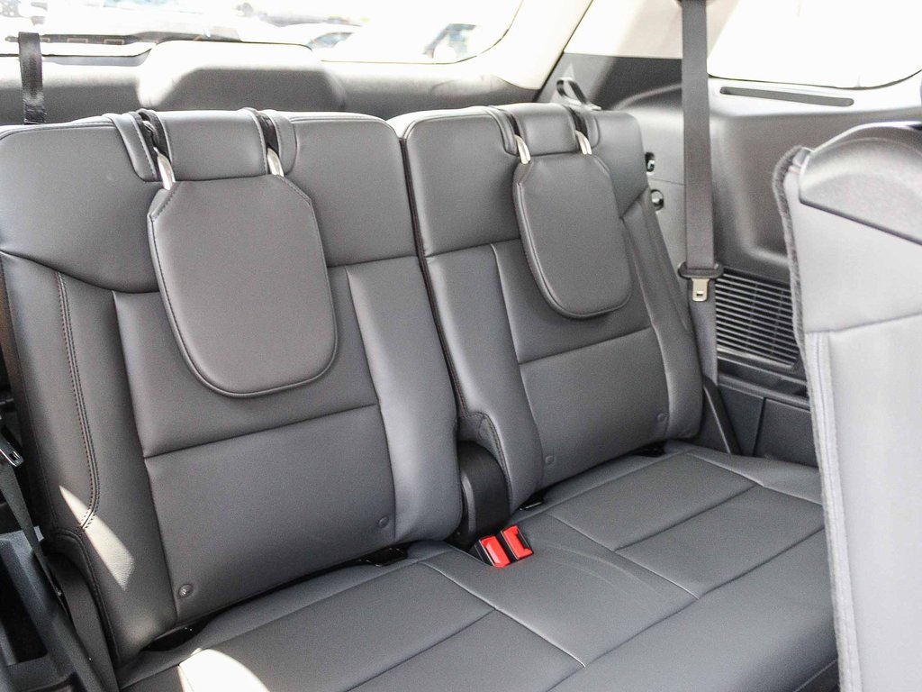 2025 Ford Explorer photo 18