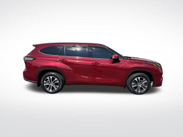 2021 Toyota Highlander XLE photo 5