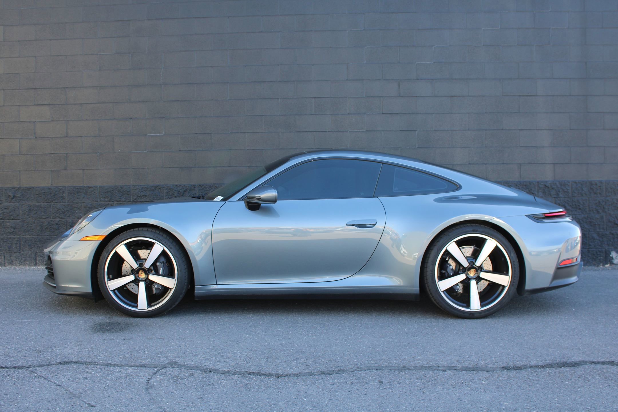 2025 Porsche 911 photo 2