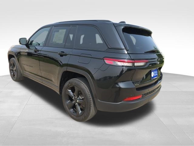 2022 Jeep Grand Cherokee Altitude photo 3
