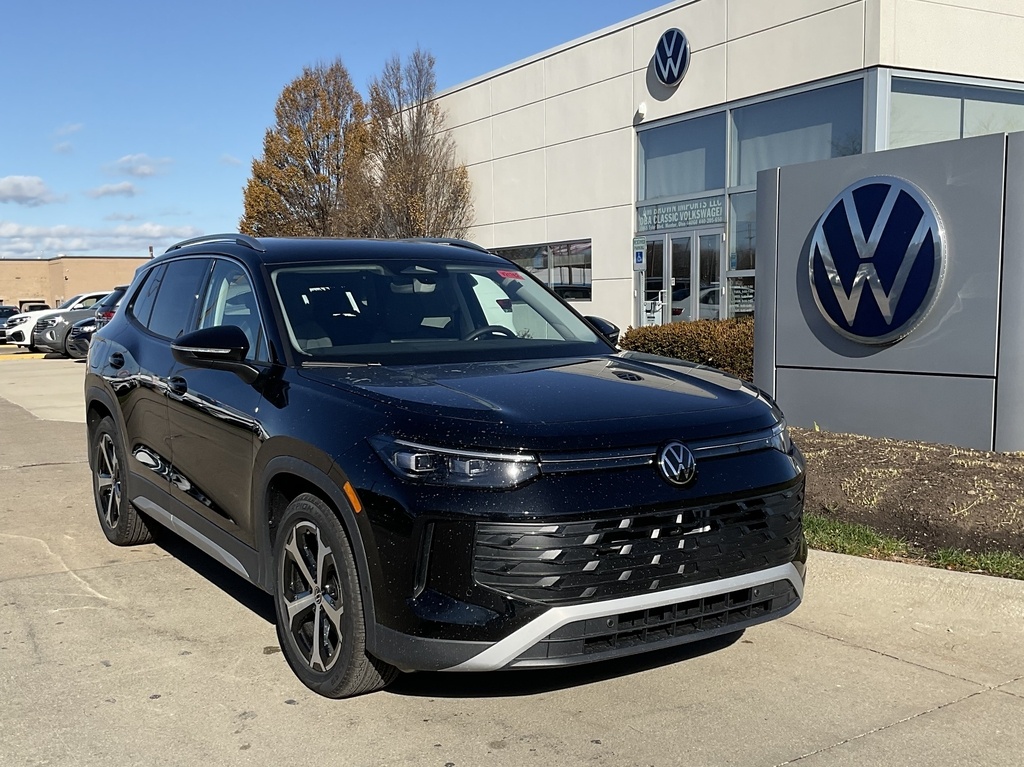 2026 Volkswagen Tiguan SE's photo