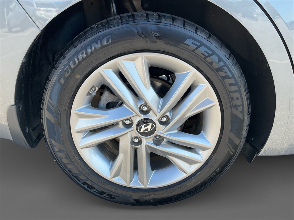 2019 Hyundai Elantra SEL photo 10