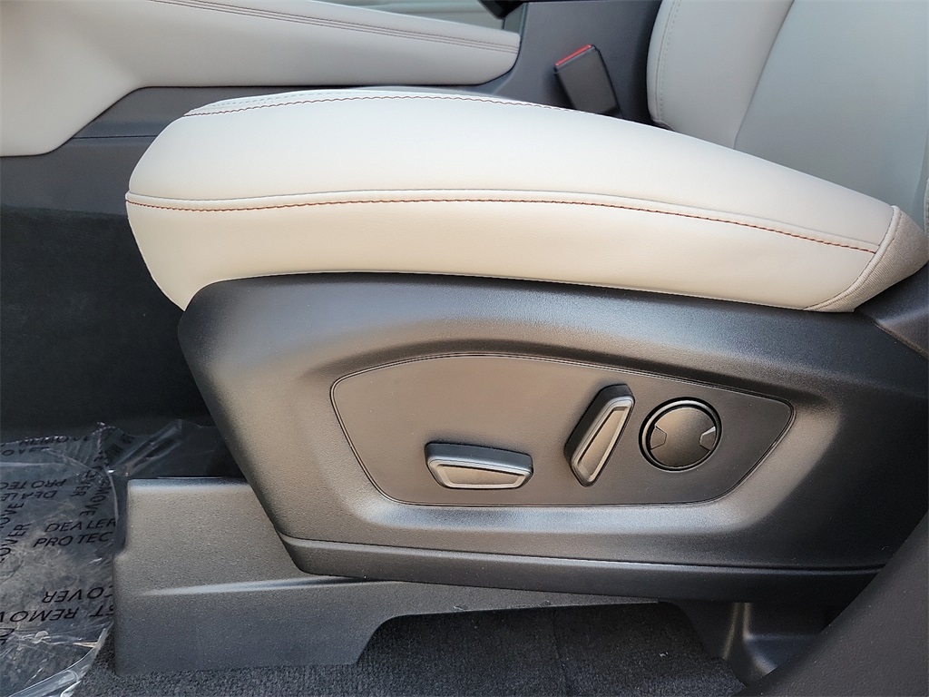 2025 Ford Explorer photo 12