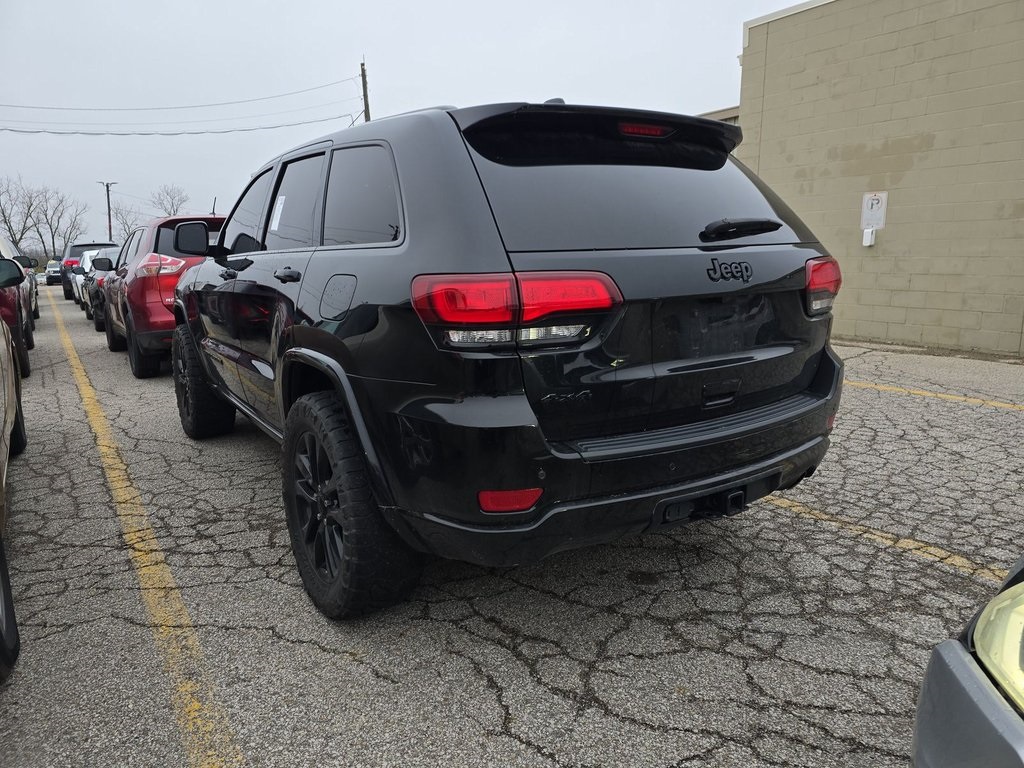 2021 Jeep Grand Cherokee Laredo X photo 3
