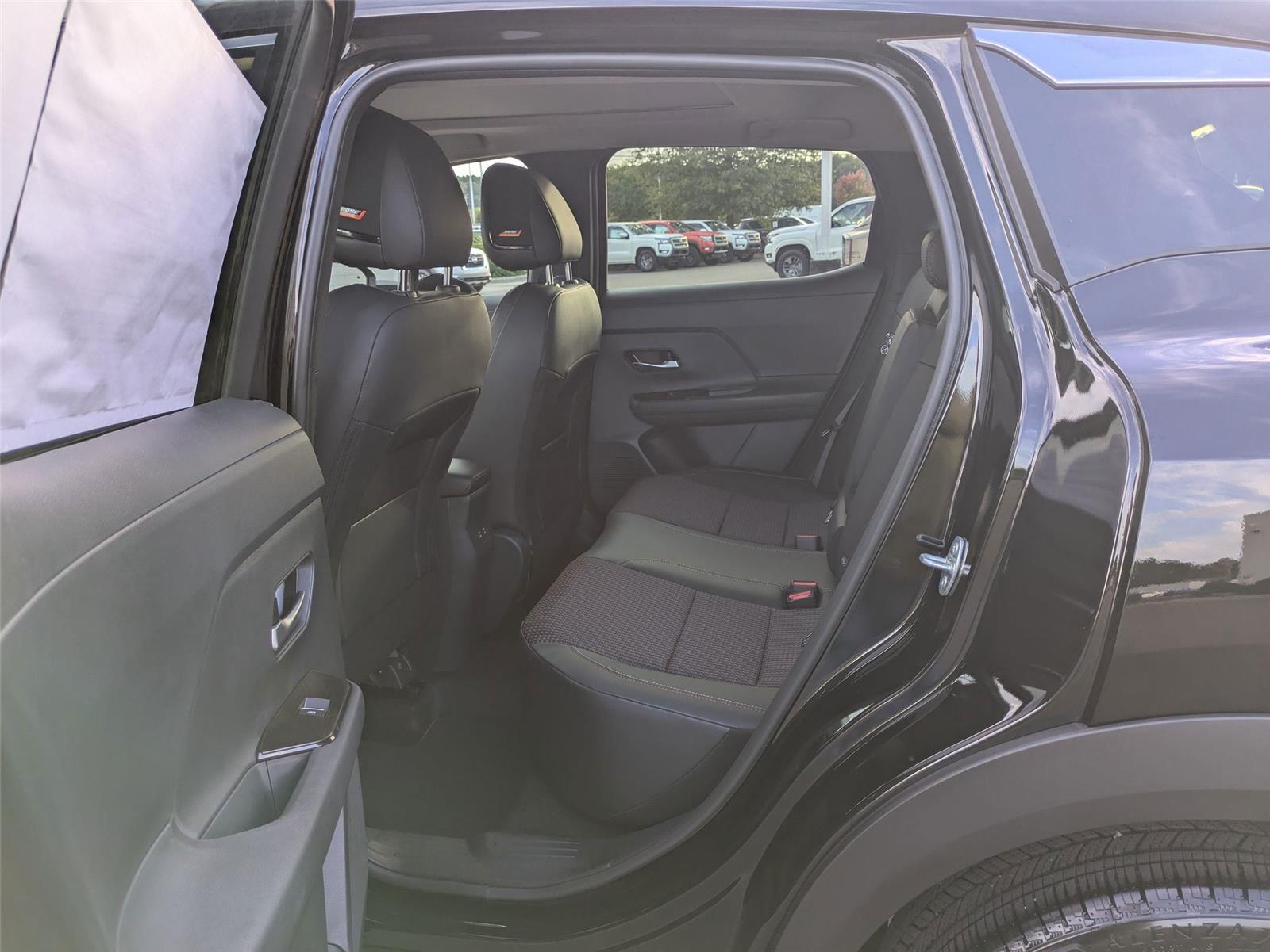 2026 Nissan Kicks SR photo 21