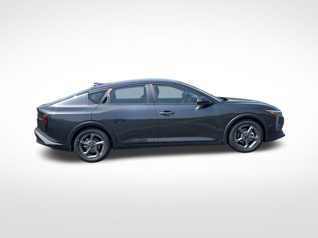 2025 Kia K4 LXS photo 6