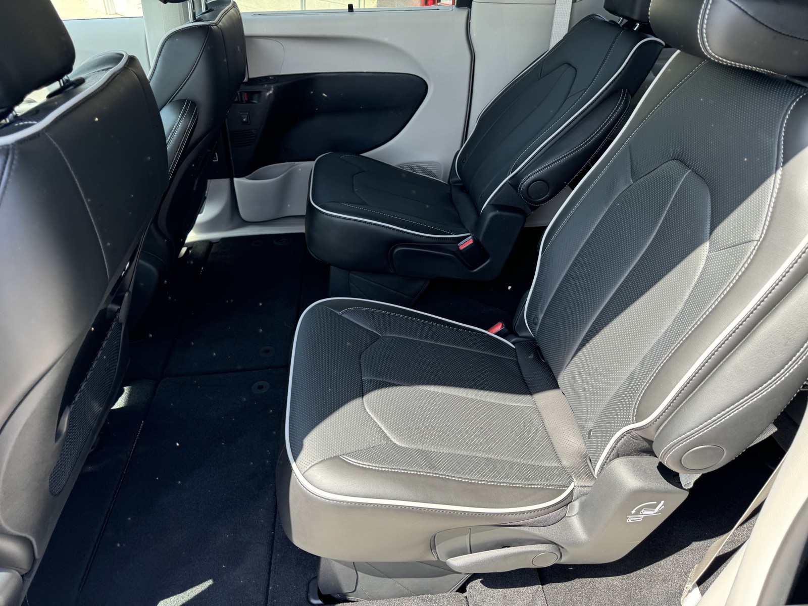 2024 Chrysler Pacifica Limited photo 11