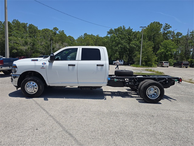 2025 Ram 3500 Tradesman photo 3