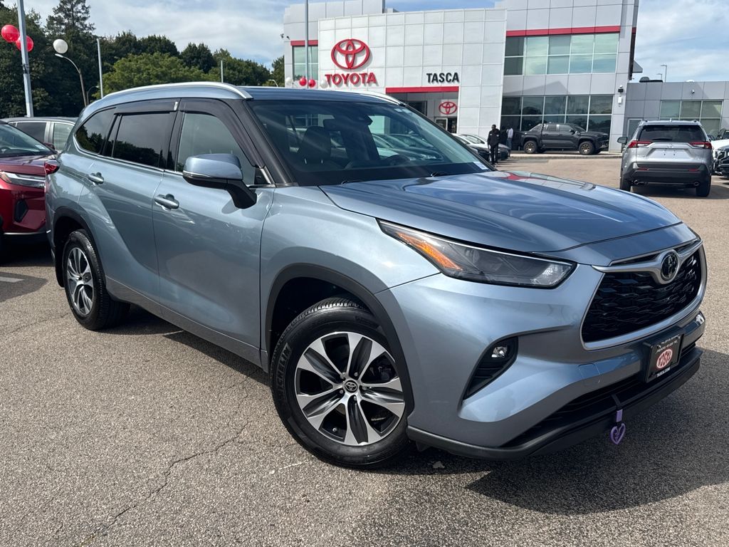 2022 Toyota Highlander XLE's photo