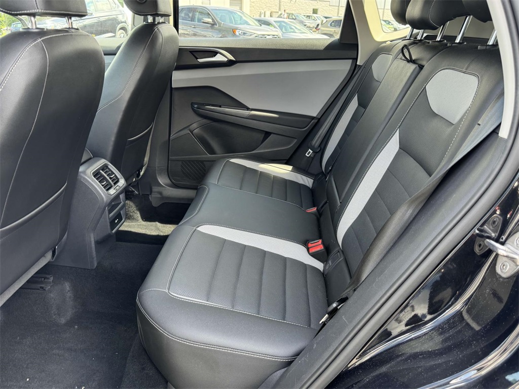 2022 Volkswagen Taos SEL photo 15