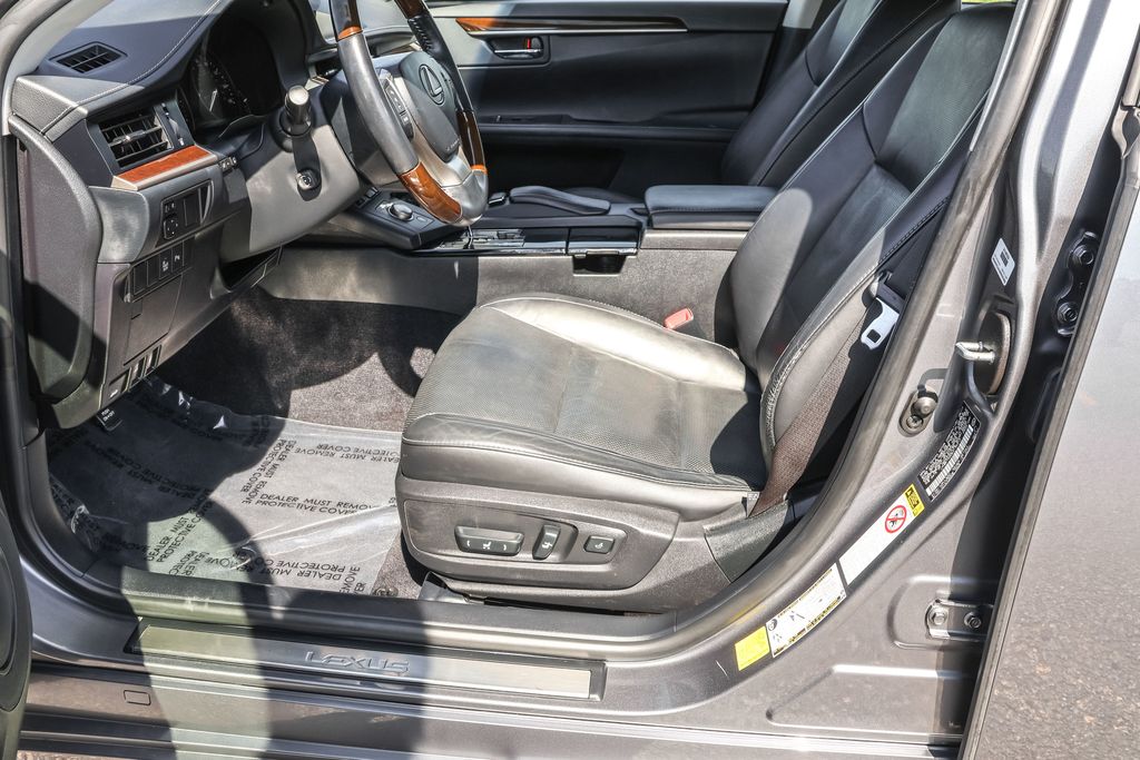 2014 Lexus ES 350 photo 15