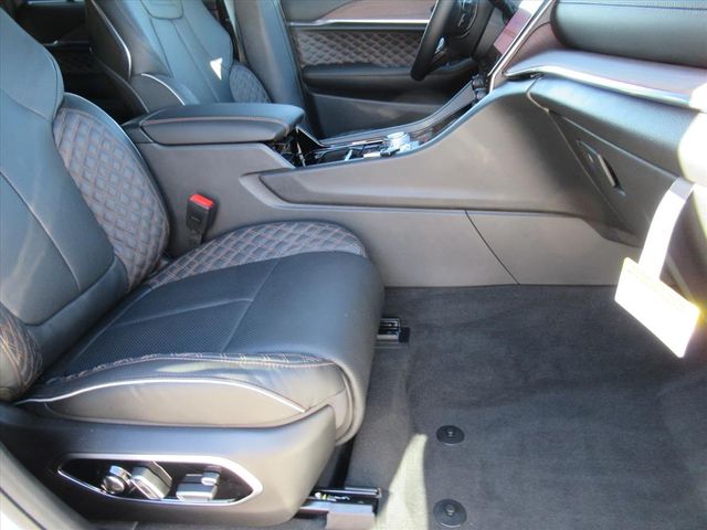 2025 Jeep Grand Cherokee Summit photo 10