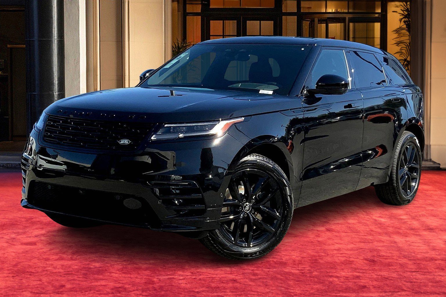 2026 Land Rover Range Rover Velar Dynamic SE's photo