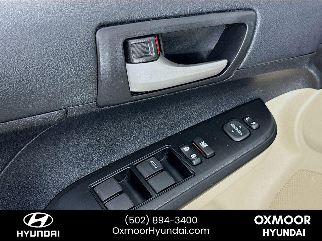 2013 Toyota Camry L photo 14
