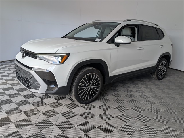 2025 Volkswagen Taos SE photo 4