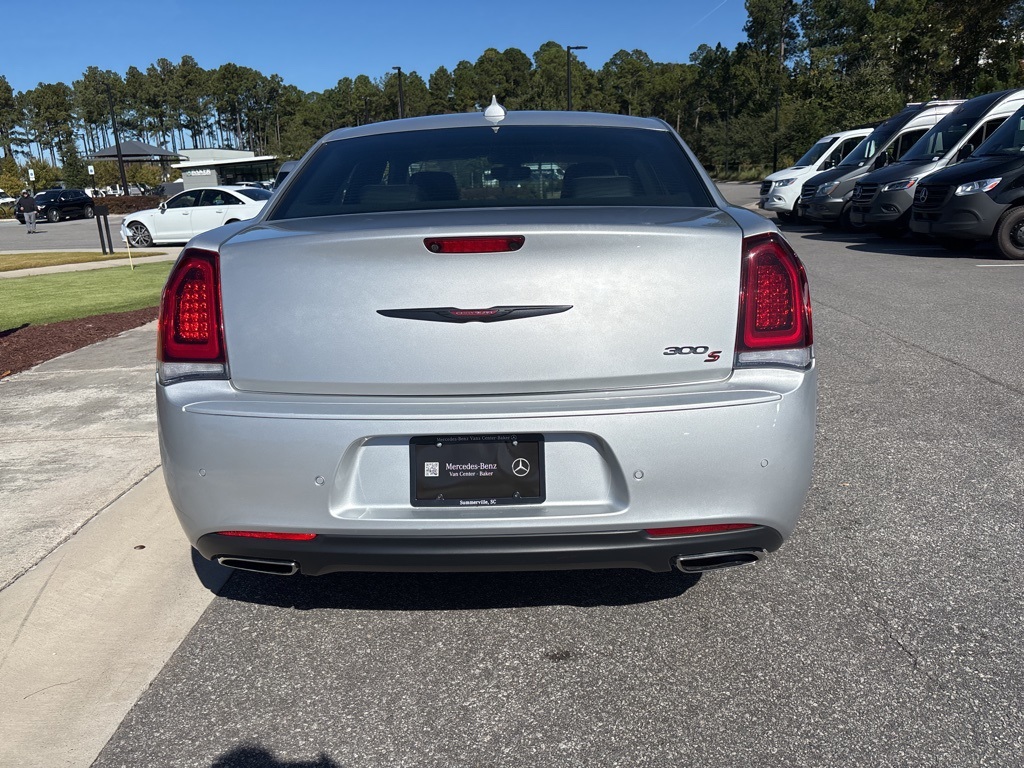 2023 Chrysler 300 S photo 4