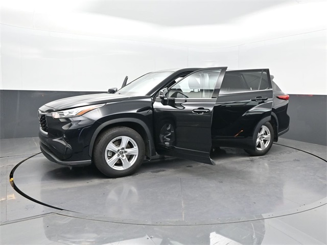 2020 Toyota Highlander LE photo 20
