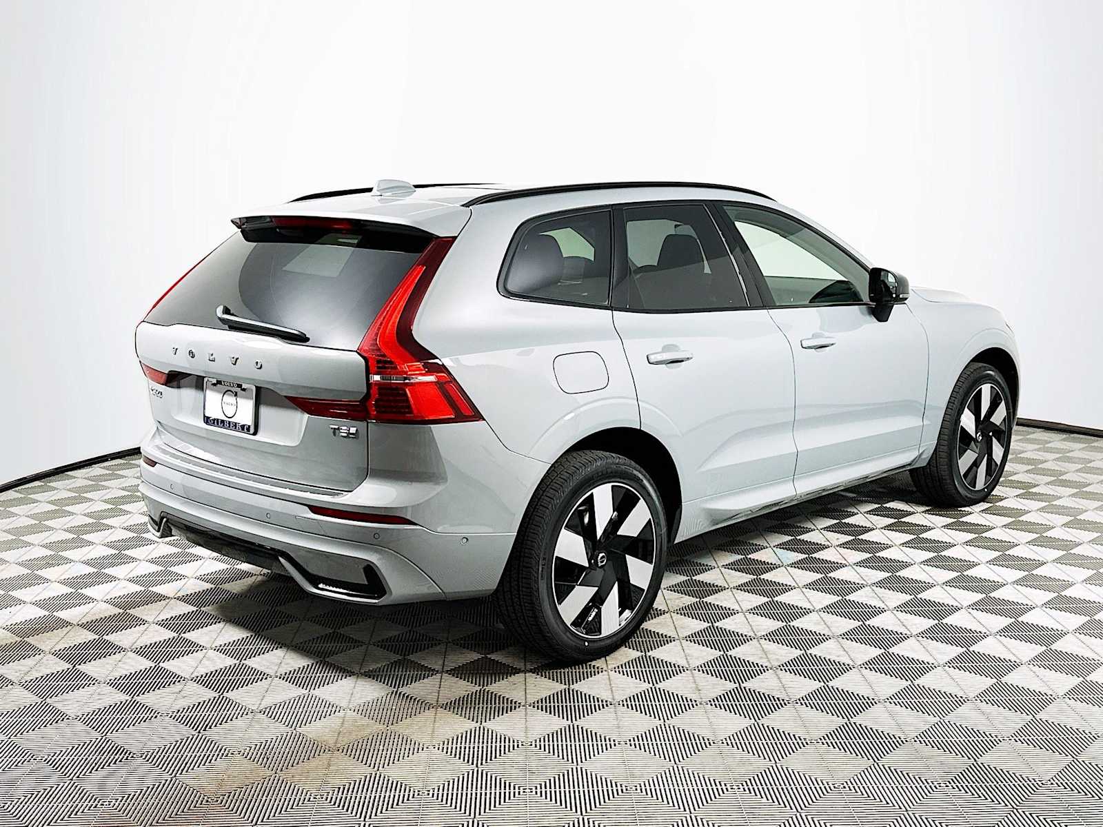 2025 Volvo XC60 T8 Plus photo 6