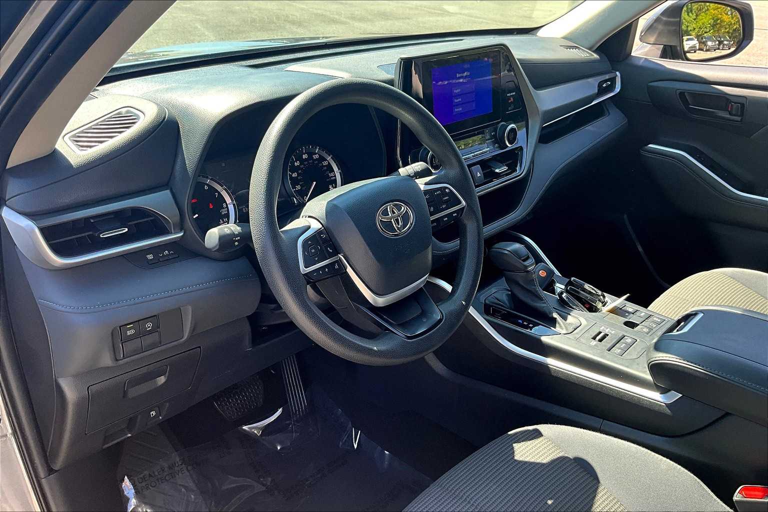 2023 Toyota Highlander L photo 14