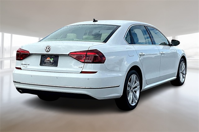 2018 Volkswagen Passat 2.0T SE photo 2