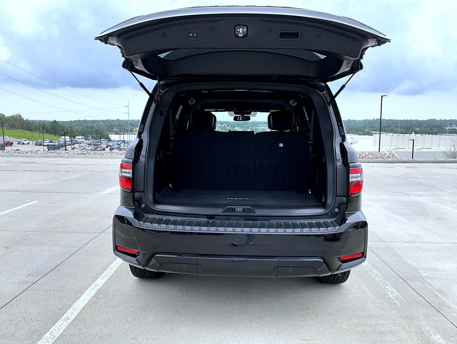 2022 Nissan Armada SL photo 9