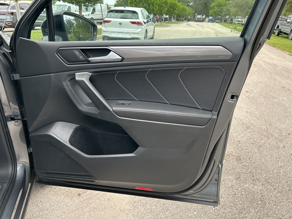2024 Volkswagen Tiguan SE R-Line Black photo 36