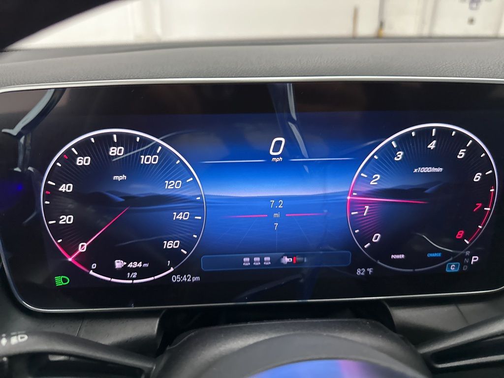 2025 Mercedes Benz GLC 300 photo 10