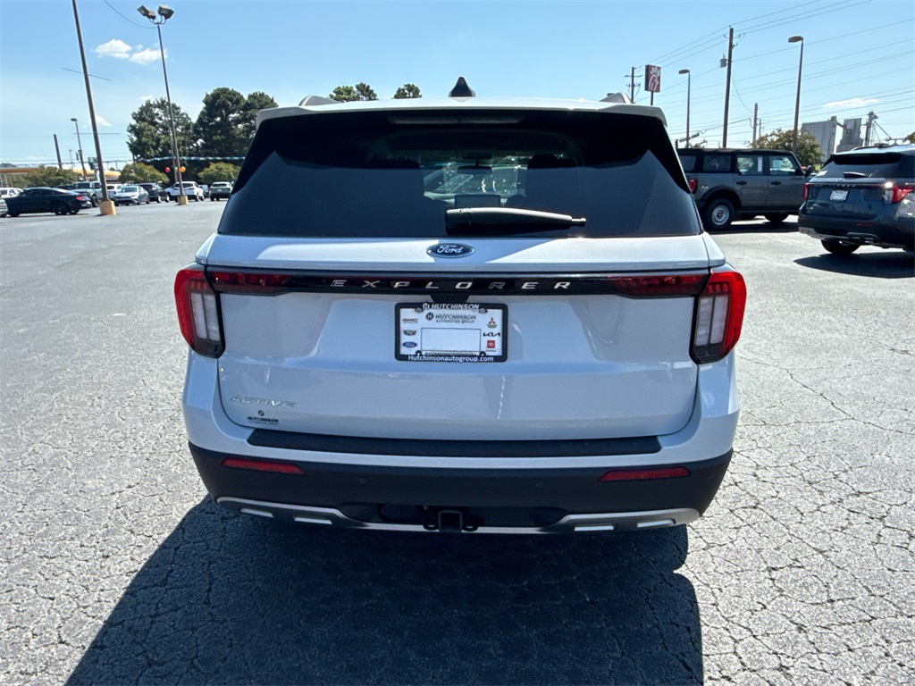 2025 Ford Explorer photo 3