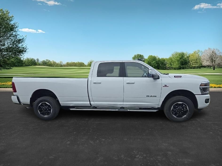 2025 Ram 3500 Laramie photo 4