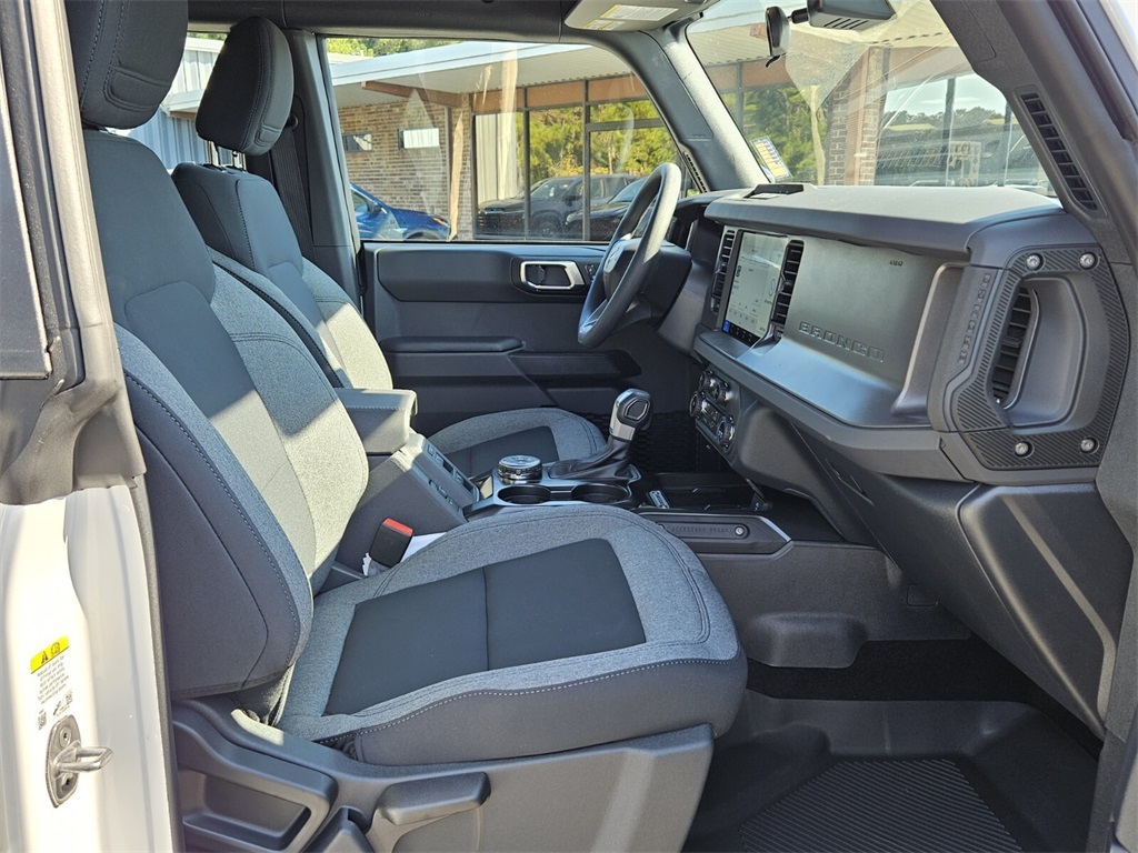 2025 Ford Bronco Base photo 15