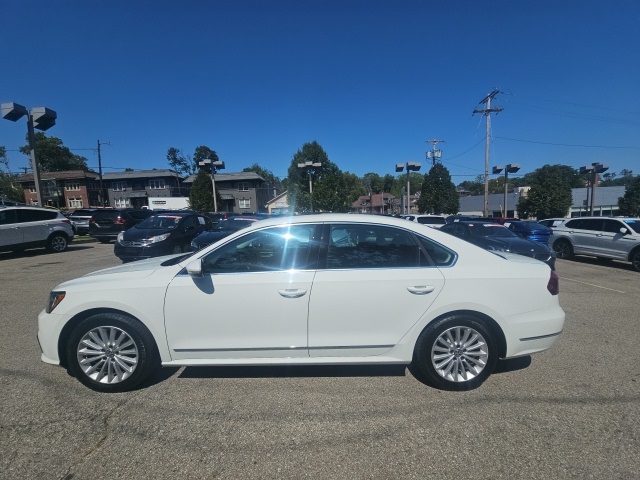 2017 Volkswagen Passat SE photo 6
