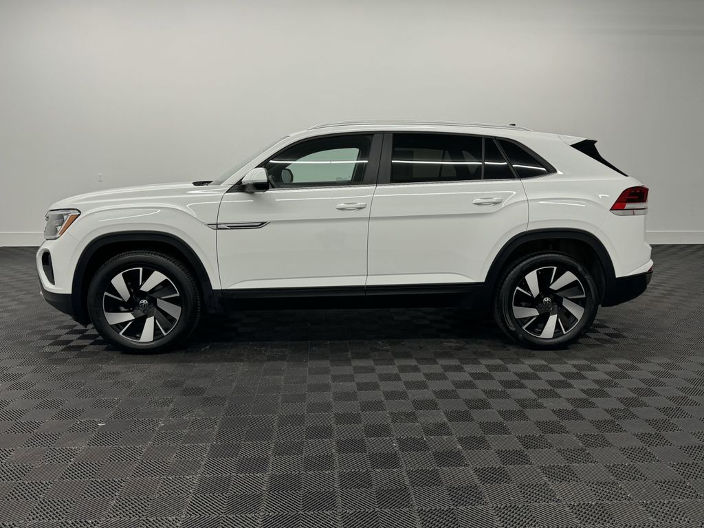 2024 Volkswagen Atlas Cross Sport SE Technology photo 2