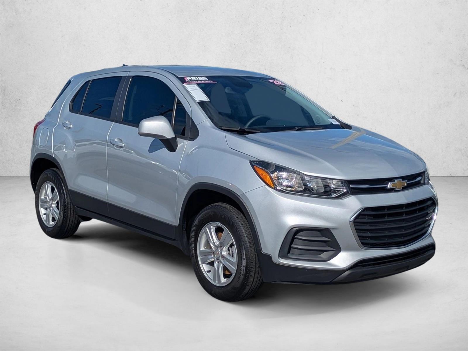 2022 Chevrolet Trax LS photo 3