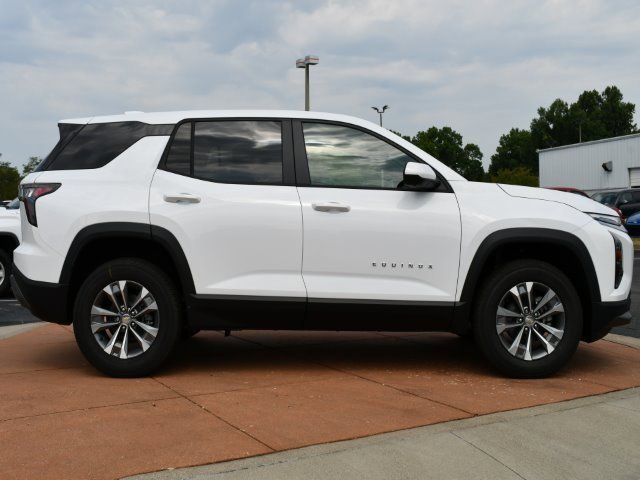 2025 Chevrolet Equinox LT photo 8